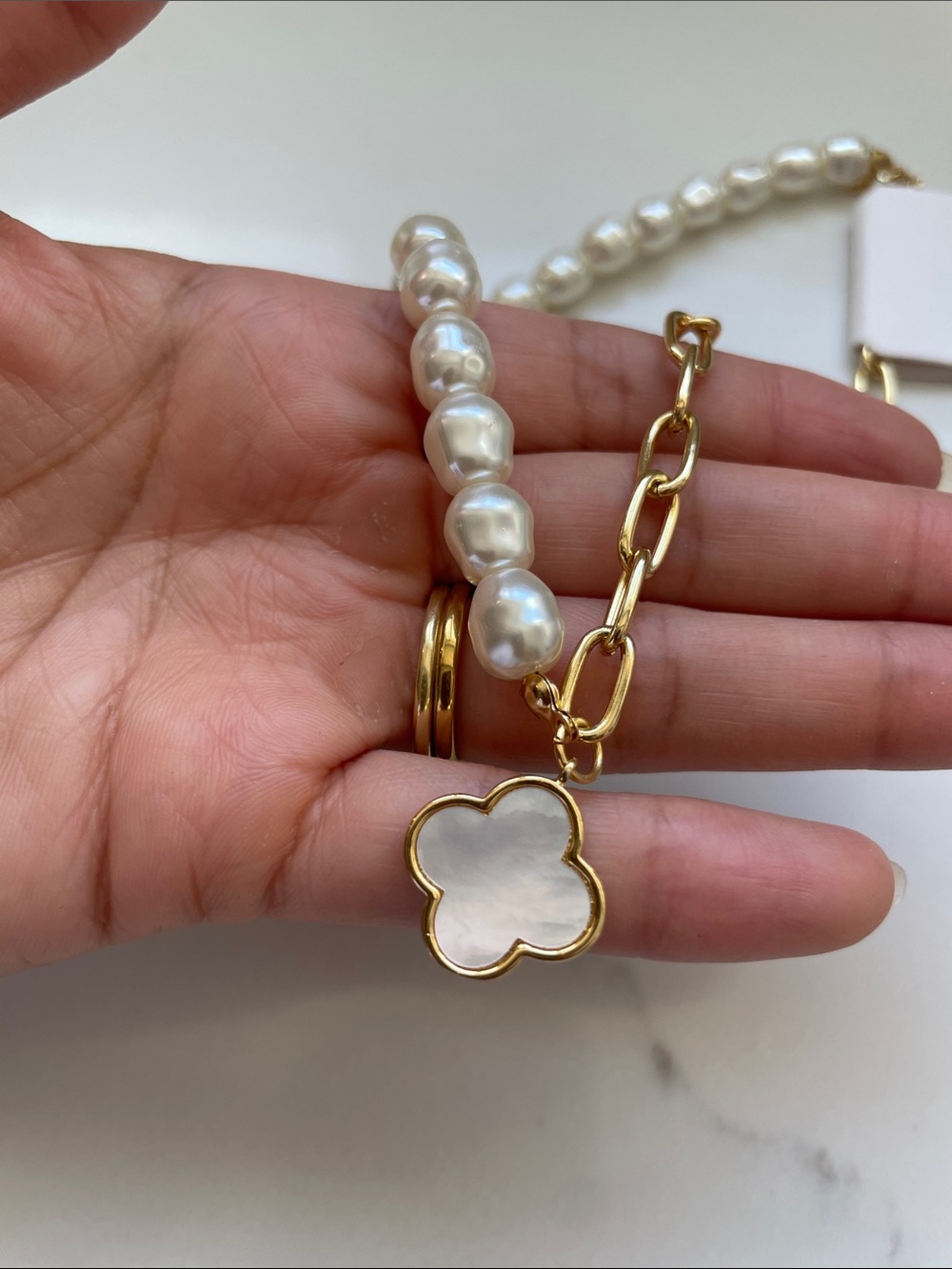Pearl necklace w chain